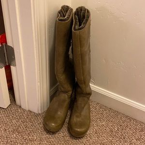 RARE! Jeffrey Campbell olive leather fur lined boots. 10 M